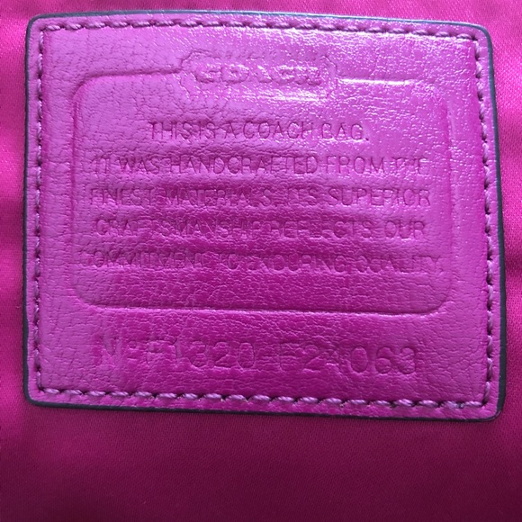 EUC Coach Daisy Outline Signature Purse (F24063) - Picture 3 of 6